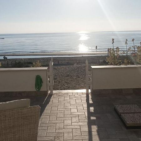 The Suite On The Beach Torvaianica Exterior photo